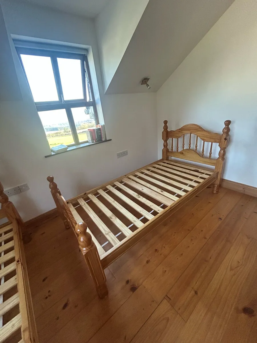 2 x single twin beds - Image 1