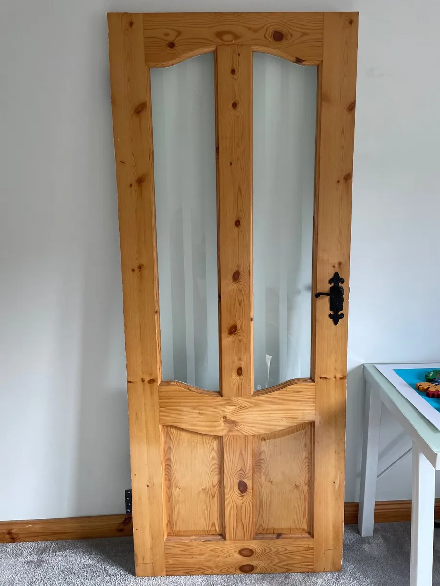 Internal part glazed matching pine doors - Image 3