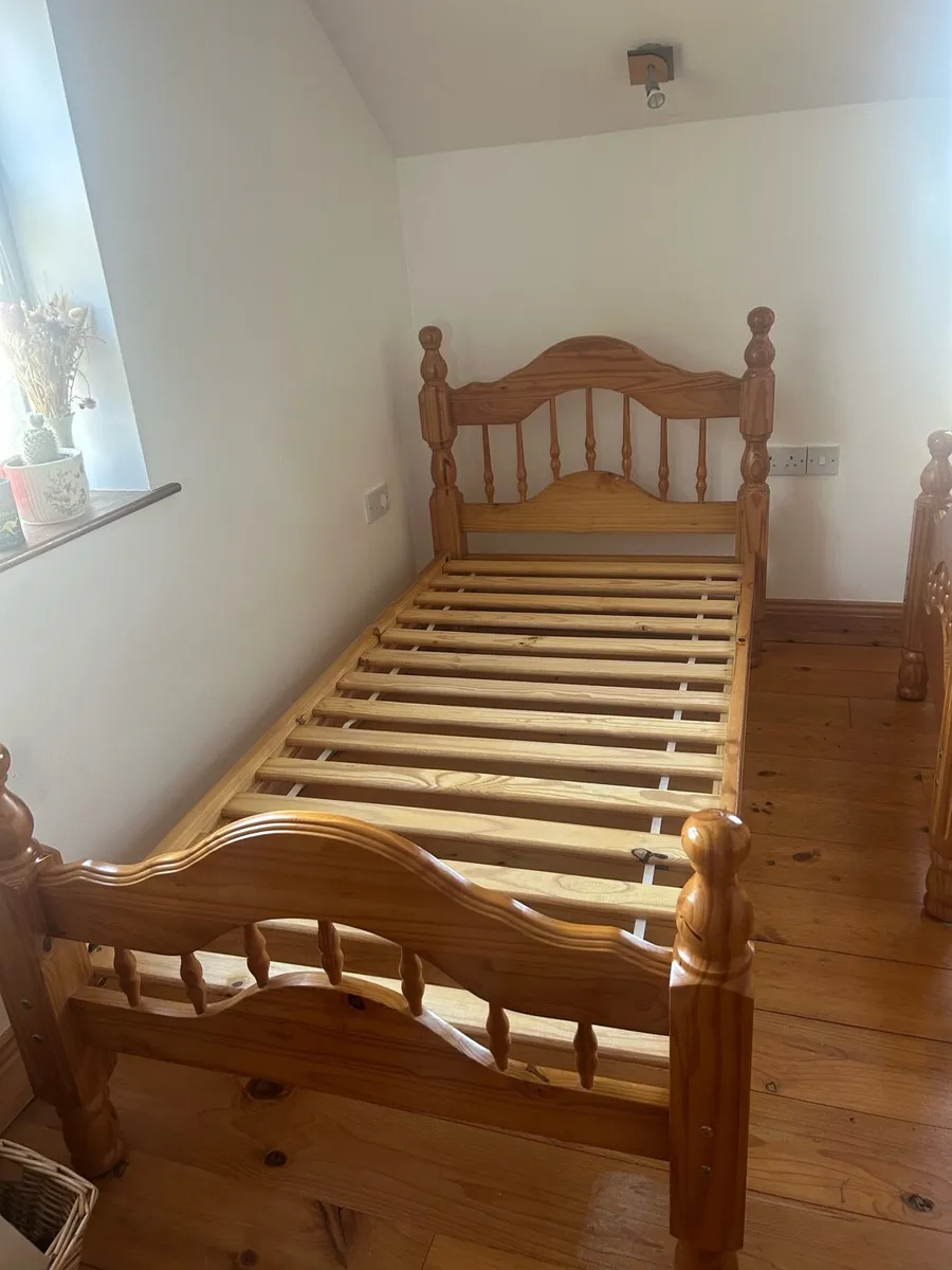 2 x single twin beds - Image 4
