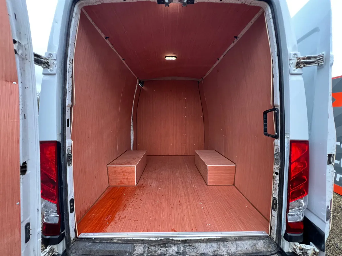 ==STUNNING 6 SEATER//AUTO//NEW DOE// - Image 2