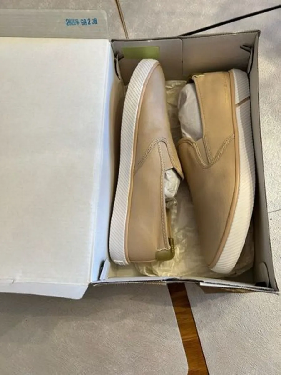 Tommy Hilfiger womens canvas shoes 7.5UK 42EU - Image 1