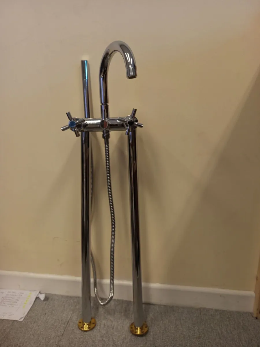 Free Standing Bath / Shower Mixer - Image 1