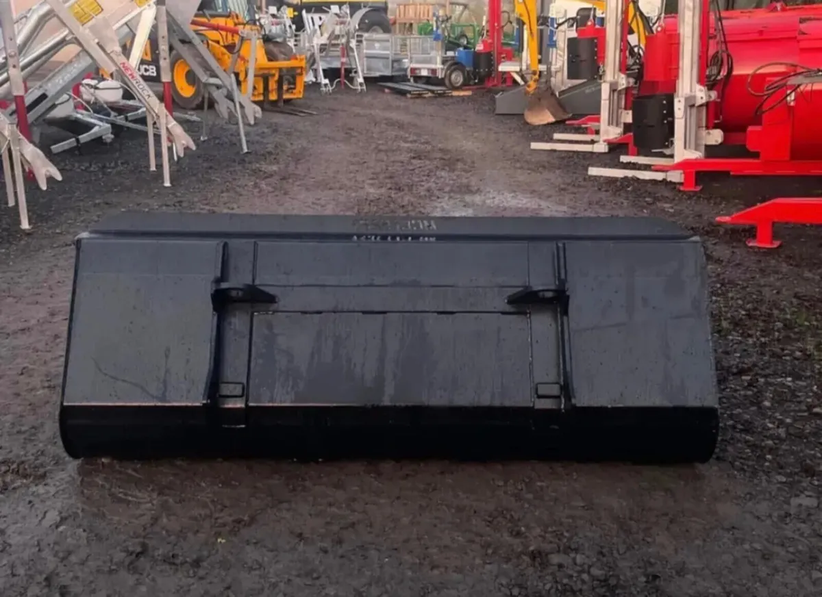 FRONT BUCKET MCCLEARY 7FT6 PIN AND CONE - Image 3