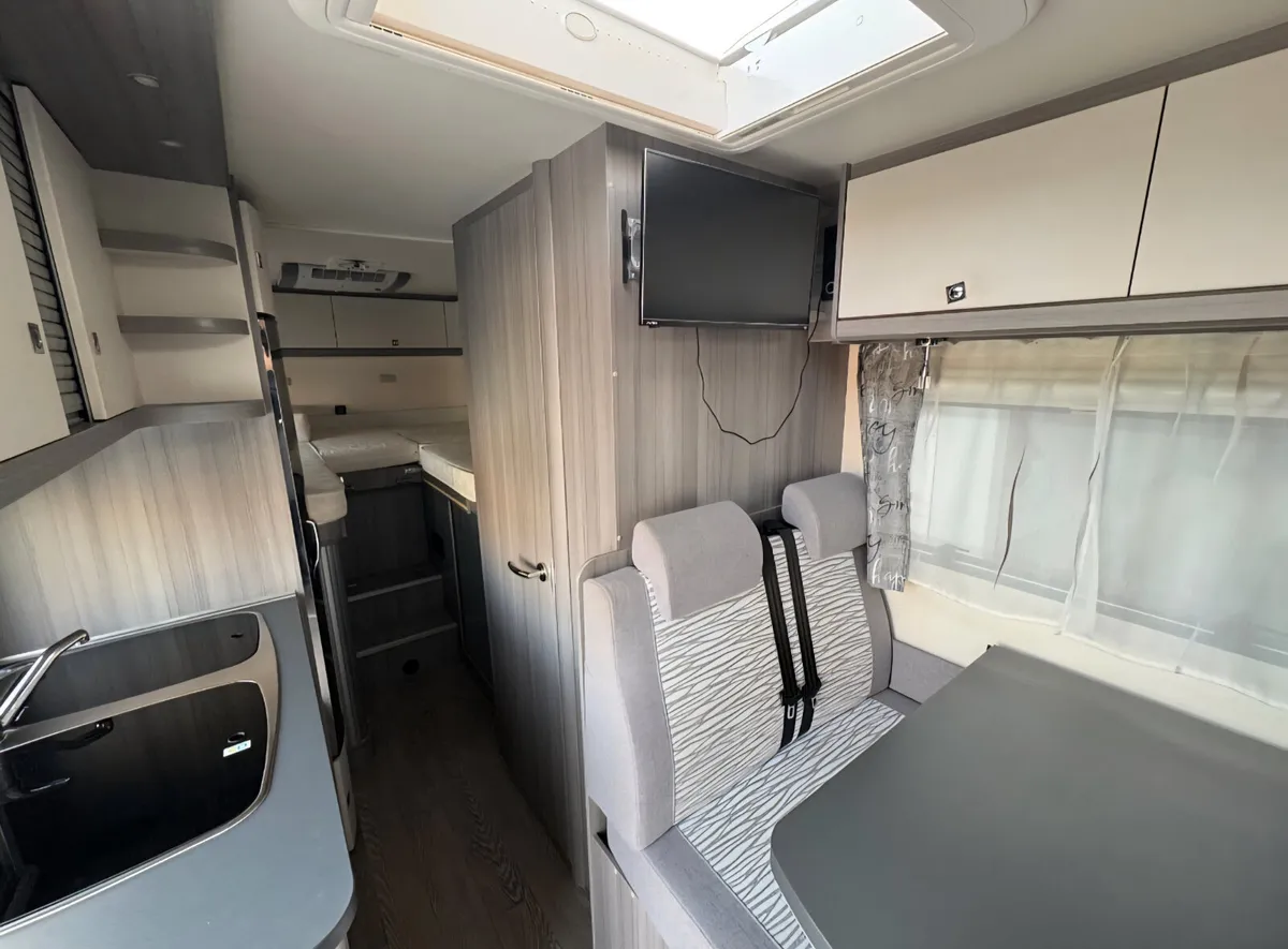 2020 HOBBY V65GE OPTIMA ONTOUR EDITION  TINY KMS - Image 3