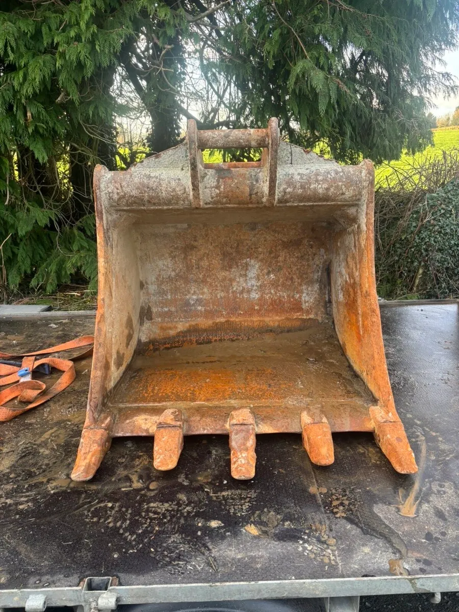 Digging Bucket 65mm Pin - Image 1