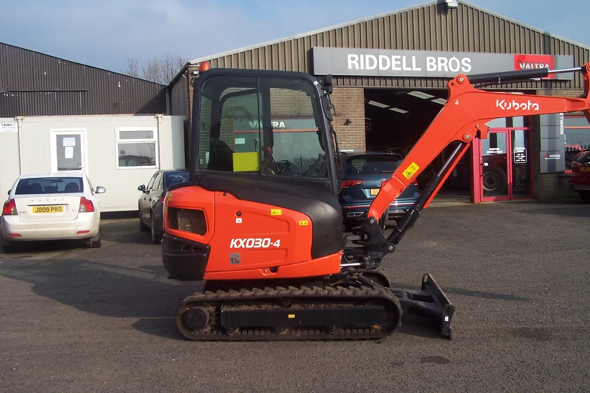 2022 KUBOTA KX030-4 Digger - Image 1