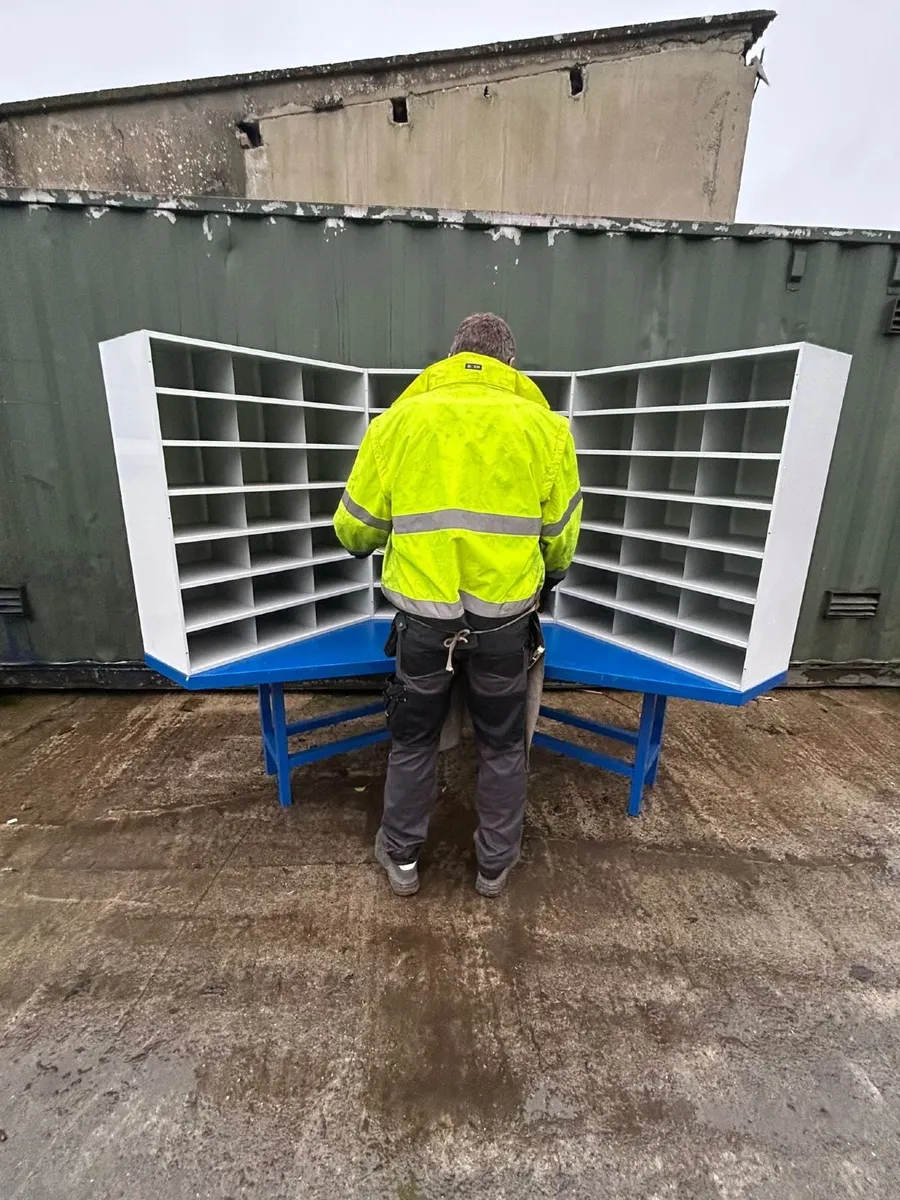 Heavy duty work benchs with dividers - Image 3