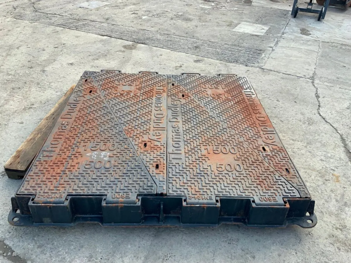 64 x 60 DUCTILE MANHOLE COVER..122. - Image 4