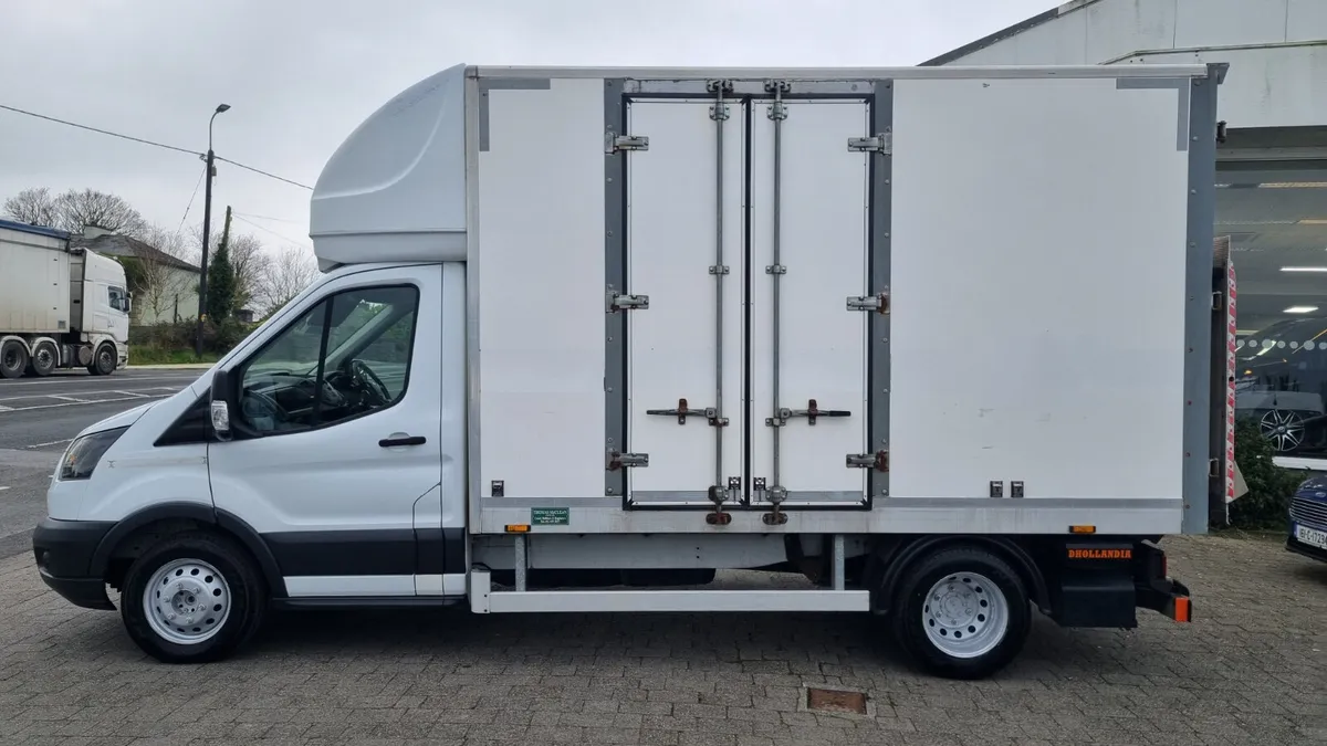 2018 TRANSIT LUTON BOX TWIN REAR WHEEL TAIL LIFT - Image 2