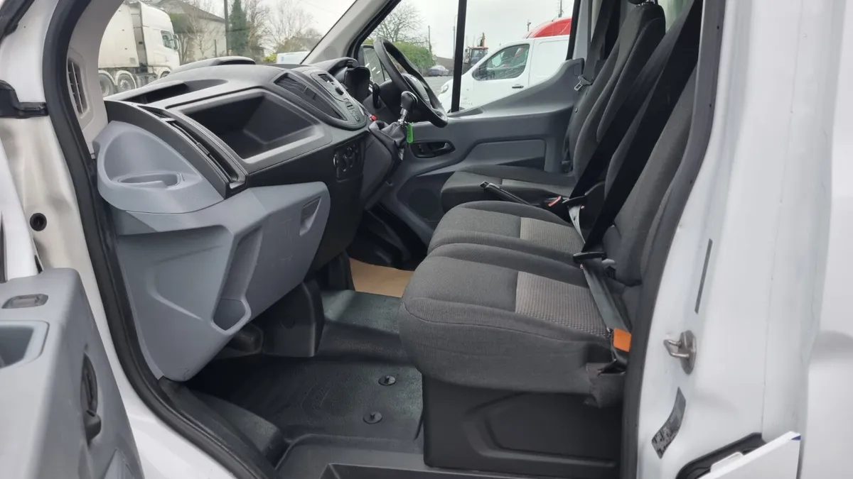 2018 TRANSIT LUTON BOX TWIN REAR WHEEL TAIL LIFT - Image 4
