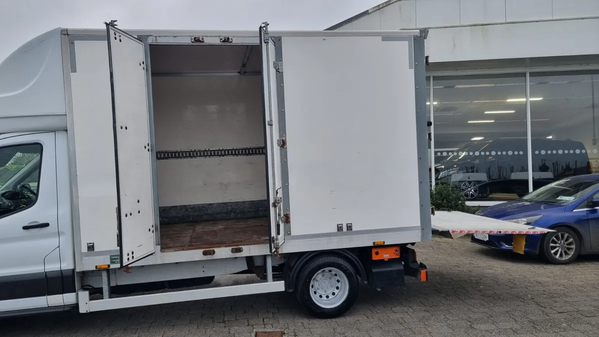 2018 TRANSIT LUTON BOX TWIN REAR WHEEL TAIL LIFT - Image 3