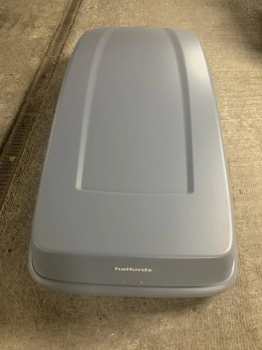 Halfords 420 liters roof box - Grey - Image 2