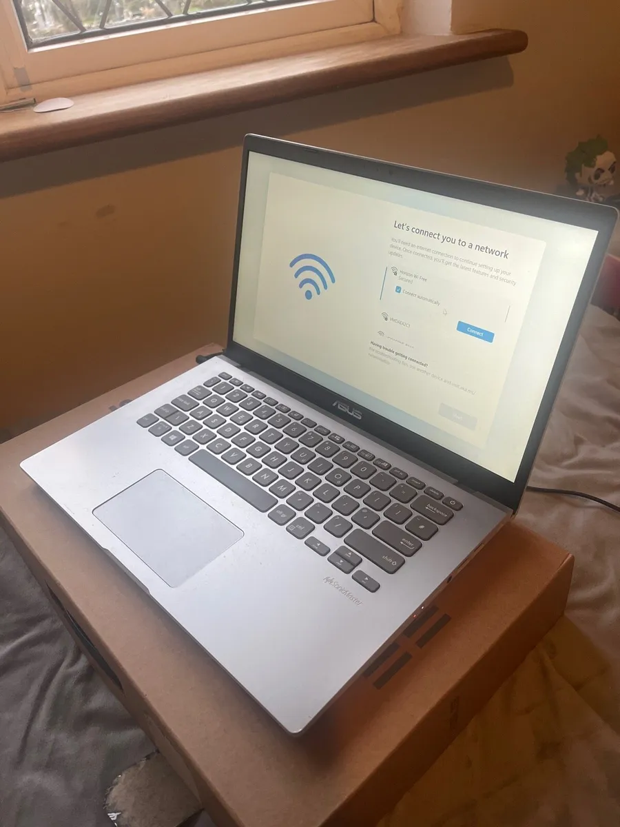 Asus Laptop 256gb 8gb ram - Image 1