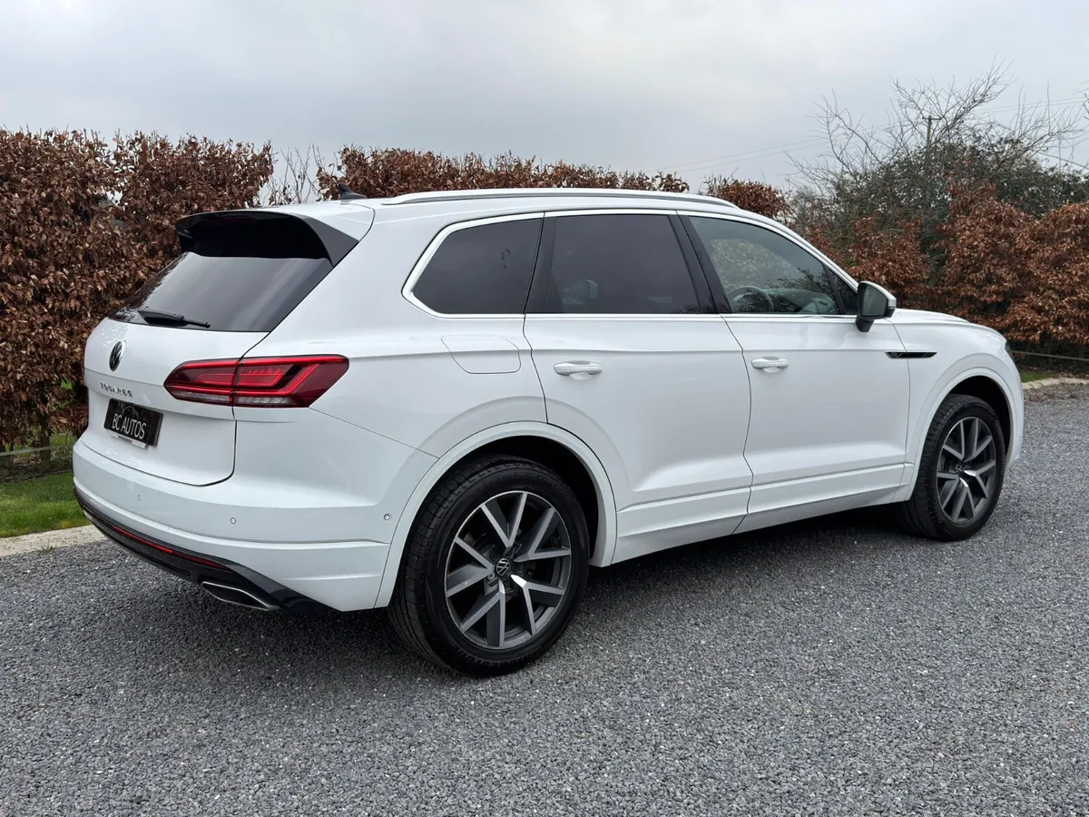 2023 Volkswagen Touareg 286 R-Line Commercial - Image 3