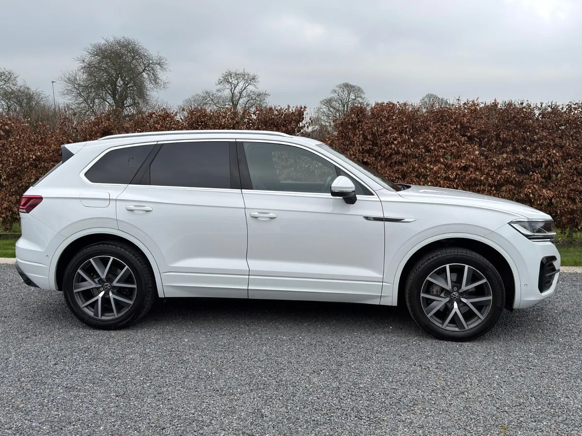 2023 Volkswagen Touareg 286 R-Line Commercial - Image 2