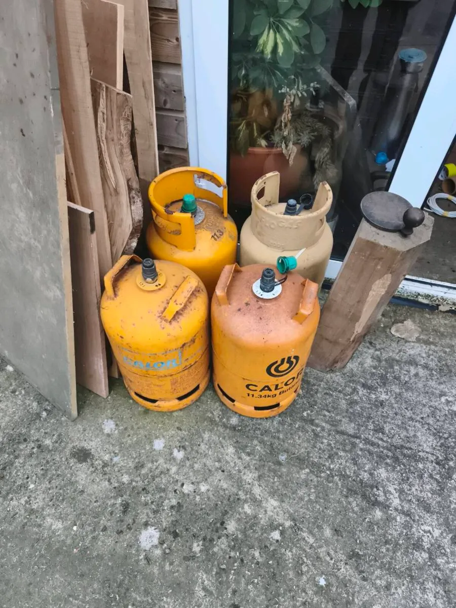 Gas cylinders