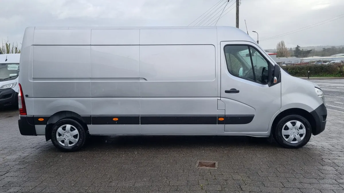 212 NISSAN NV400 LWB WITH A/C TOWBAR ONLY 50K  KMS - Image 4
