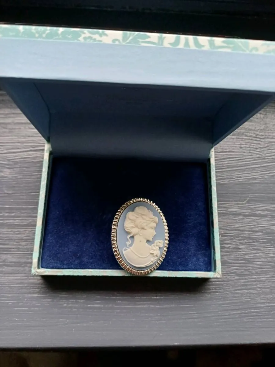 Cameo Brooch - Image 2
