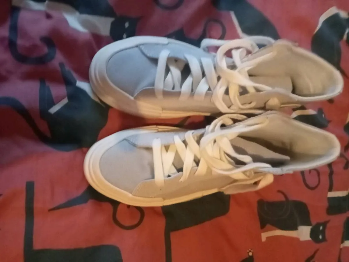 Ladies converse platform size 5 - Image 4
