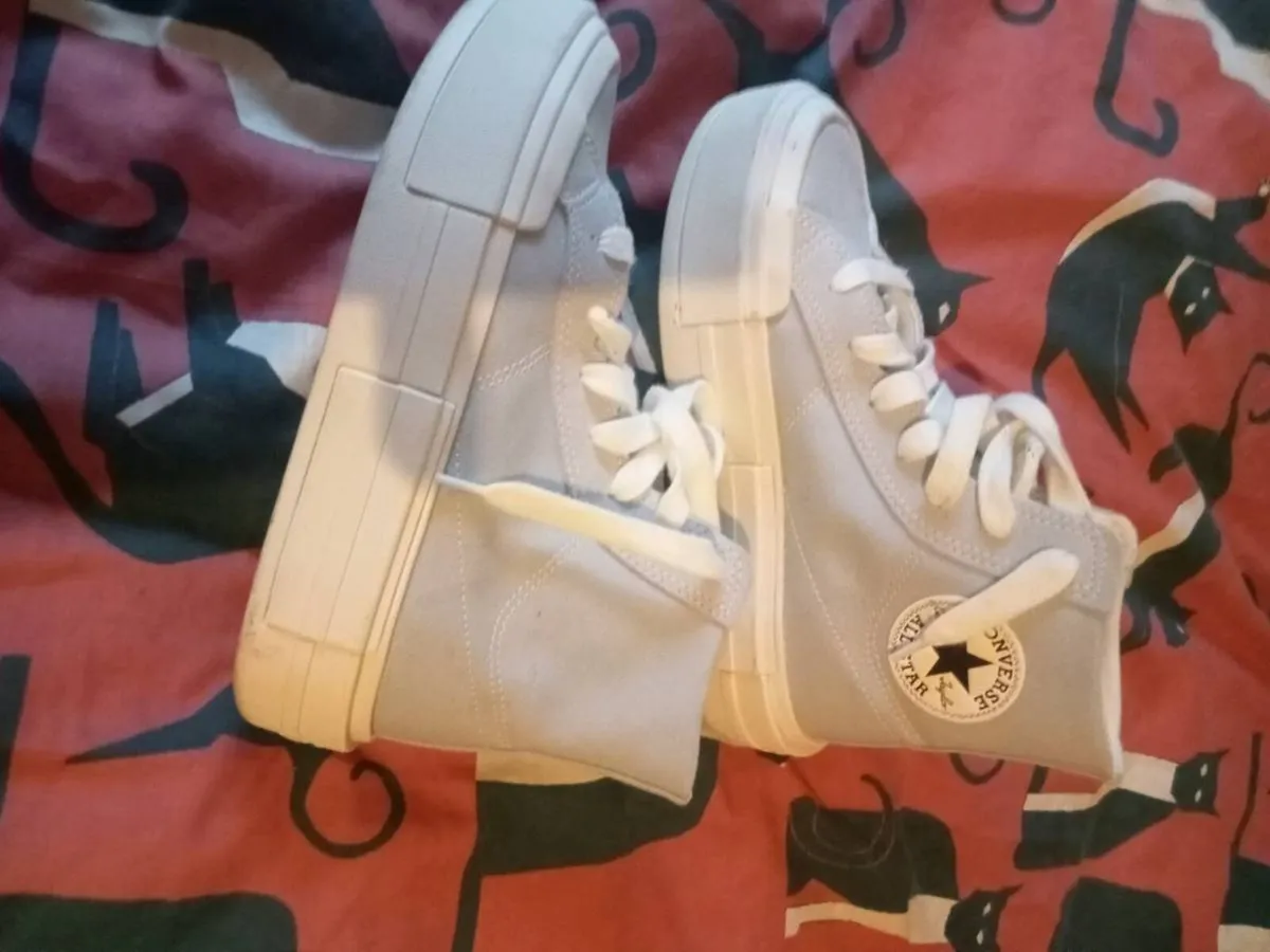 Ladies converse platform size 5 - Image 1