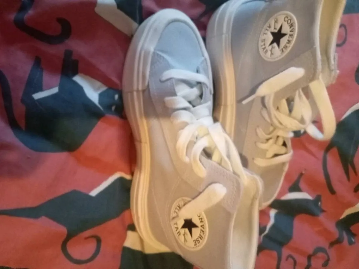 Ladies converse platform size 5 - Image 2