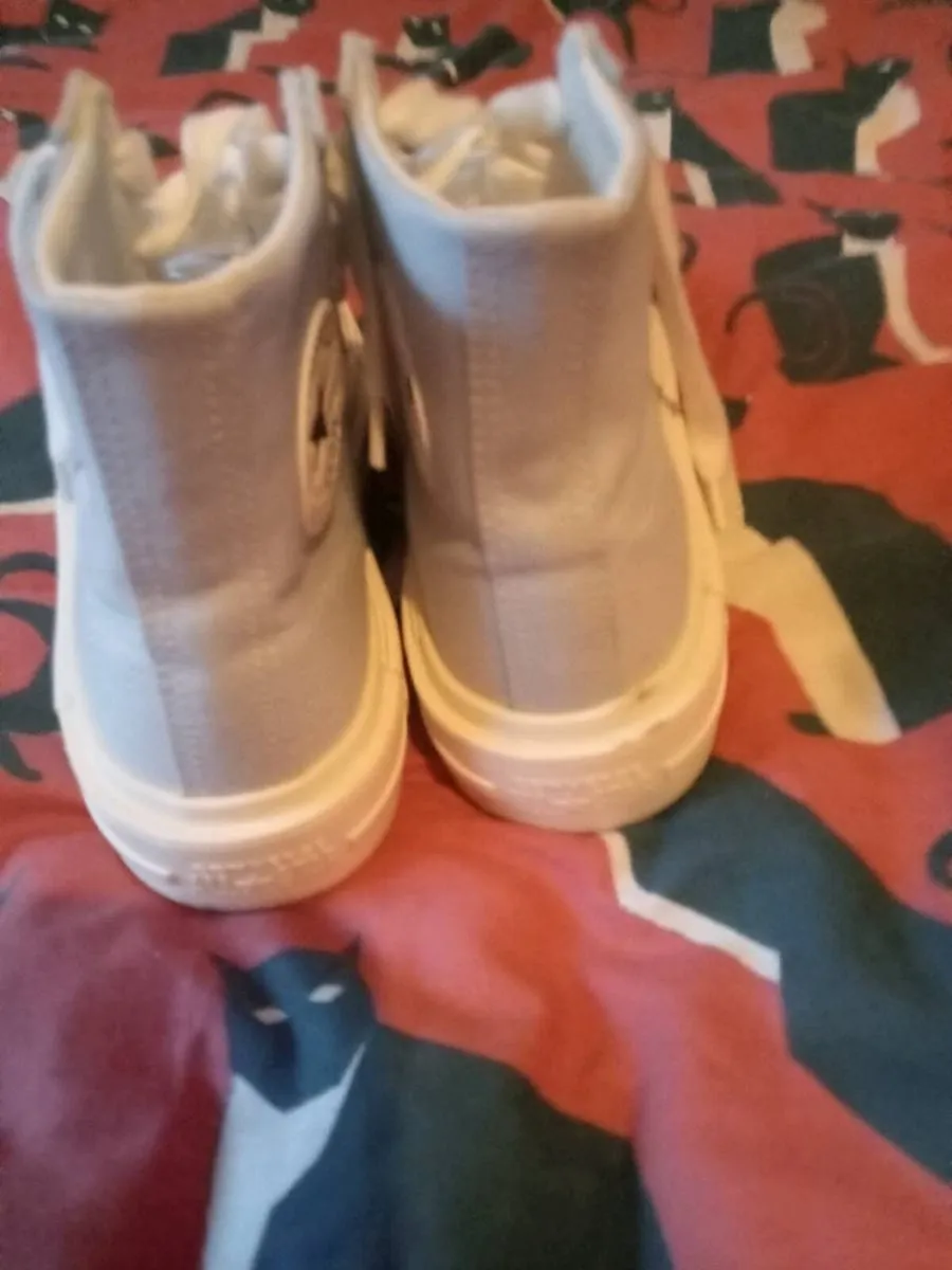 Ladies converse platform size 5 - Image 3