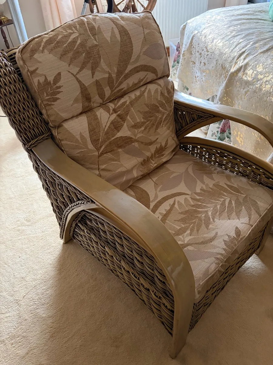 Complete set of conservatory furniture - Image 1