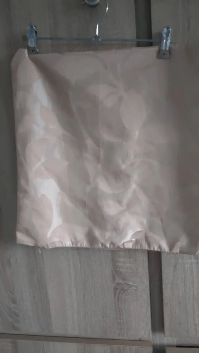 Brown pillow case - Image 1