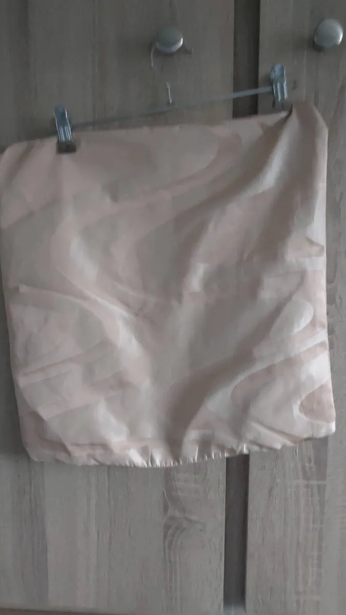 Brown pillow case - Image 2