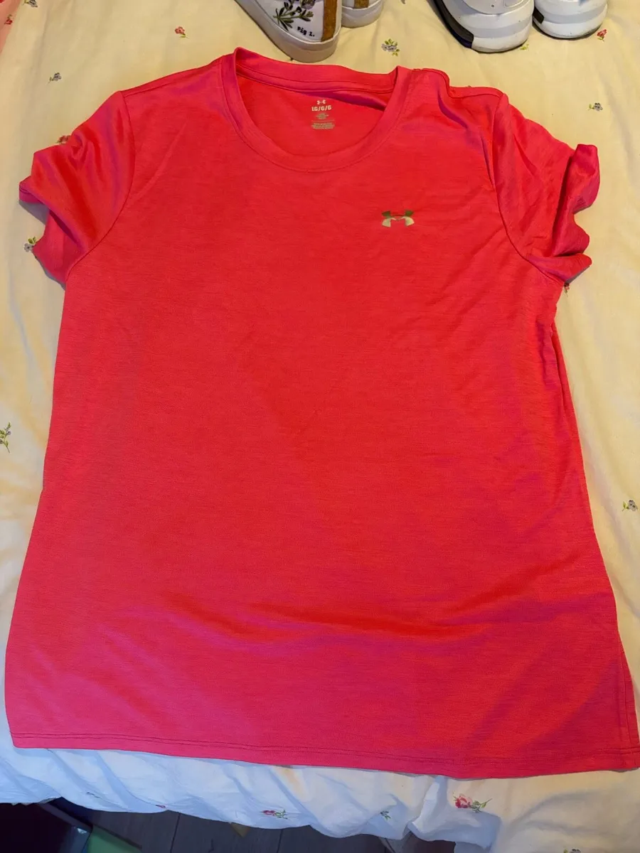 Women’s under armor top - Image 1