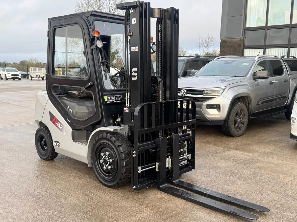 UN  3TON FORKLIFT - Image 3