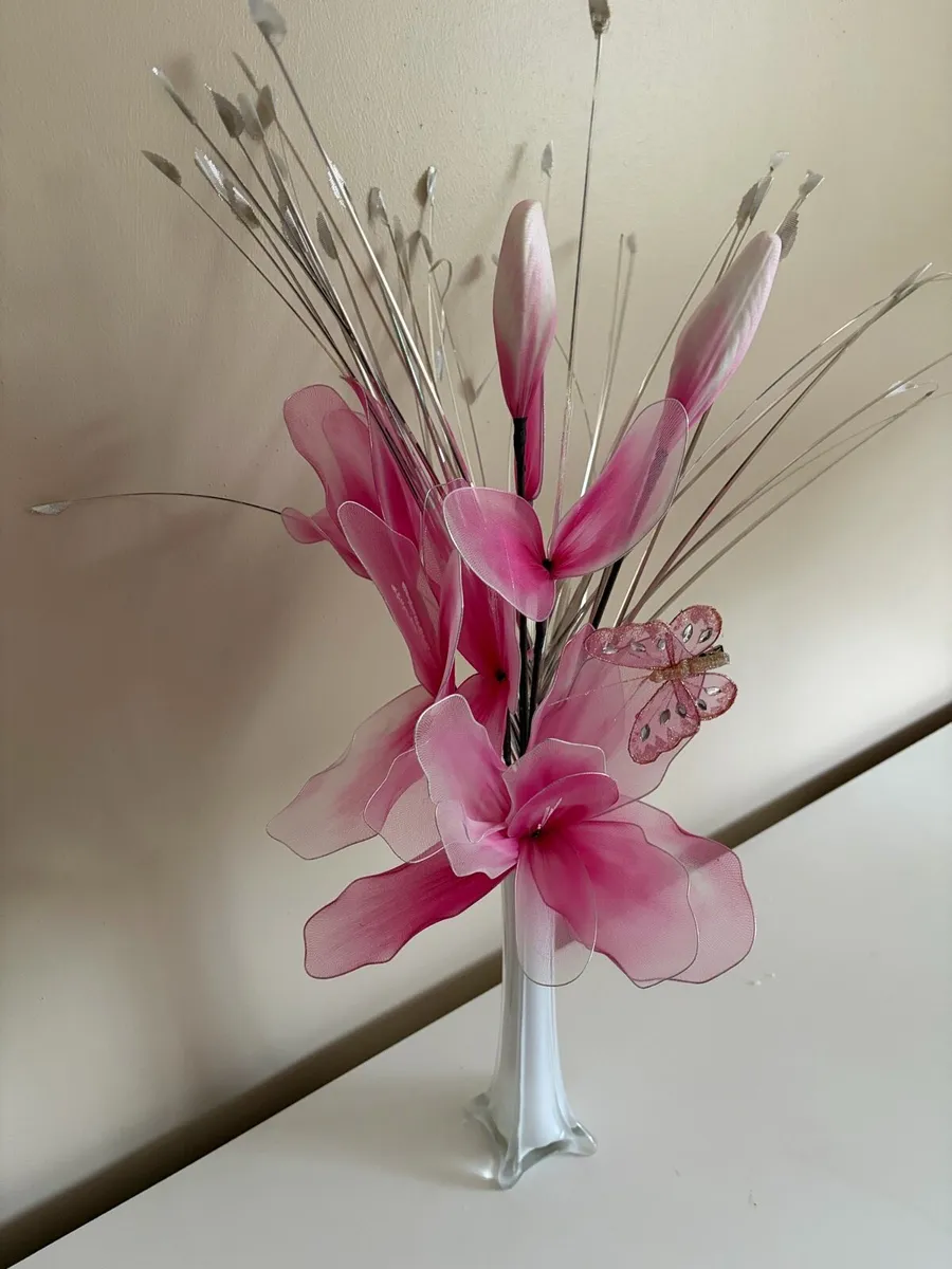 Artificial flowers and vase - Image 3