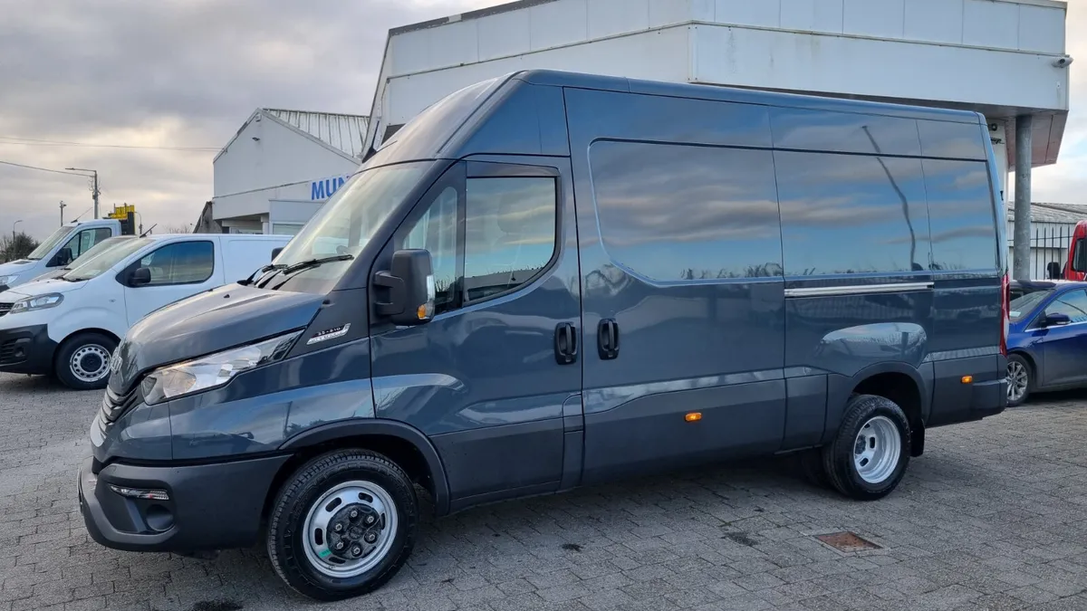 251 DAILY 3.0 AUTO TWIN REAR WHEEL 210BHP RWD - Image 1