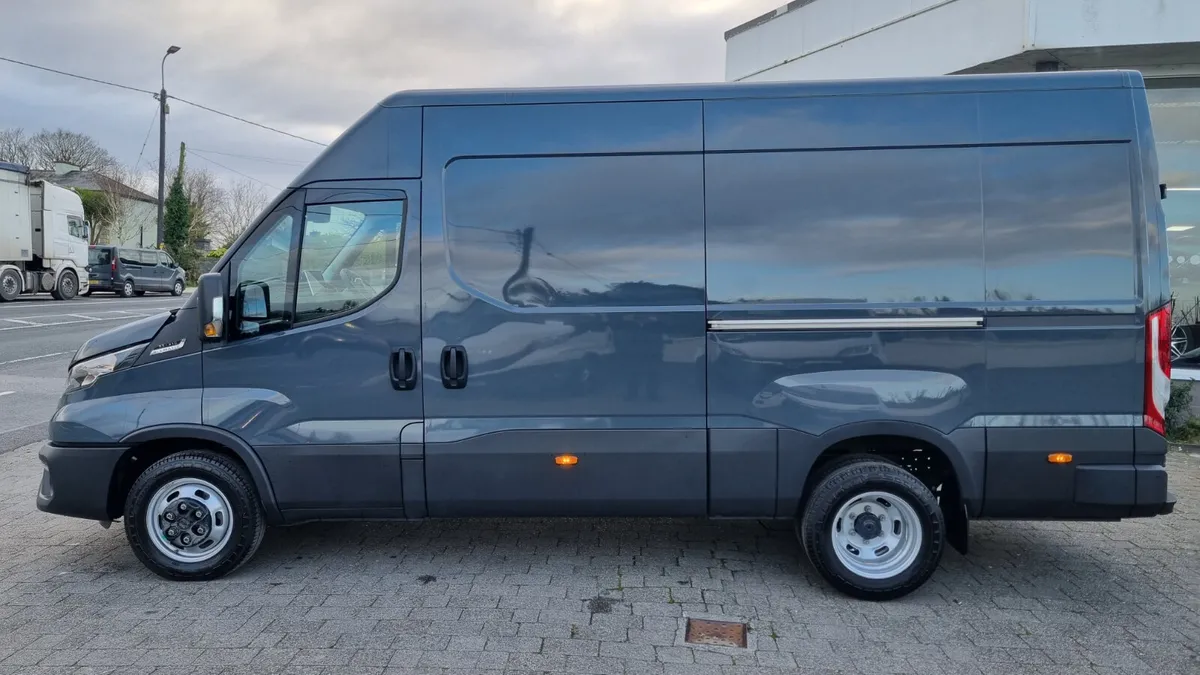 251 DAILY 3.0 AUTO TWIN REAR WHEEL 210BHP RWD - Image 2