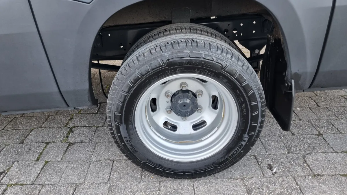 251 DAILY 3.0 AUTO TWIN REAR WHEEL 210BHP RWD - Image 3