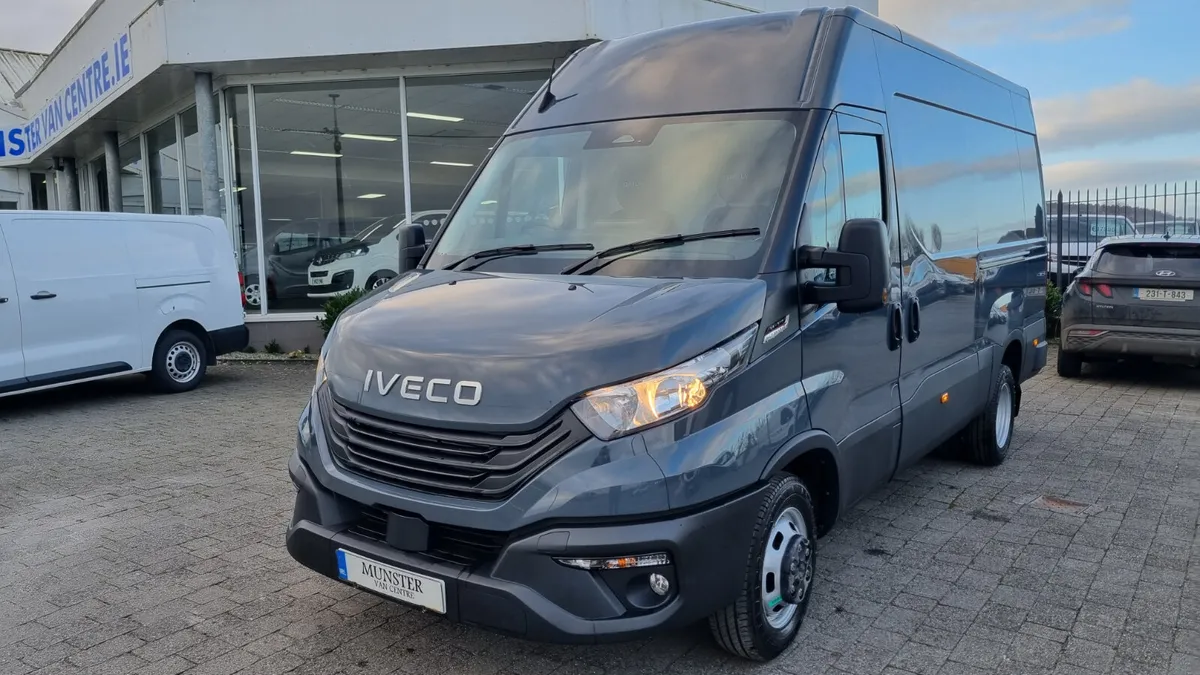 251 DAILY 3.0 AUTO TWIN REAR WHEEL 210BHP RWD - Image 4