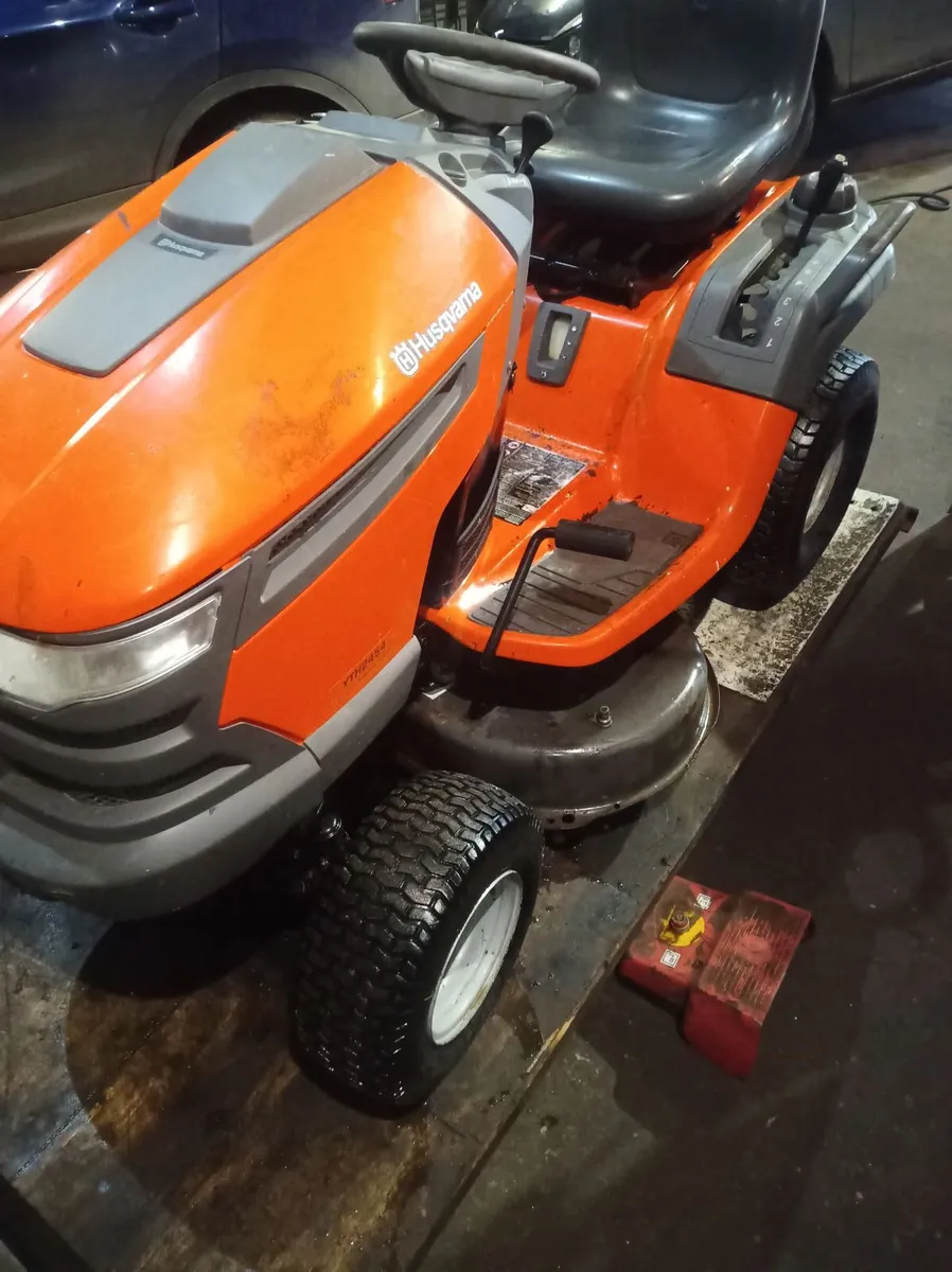 Ride on lawnmower - Image 1