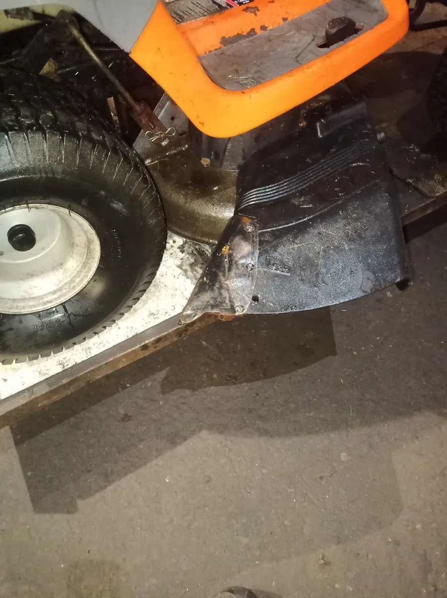 Ride on lawnmower - Image 3