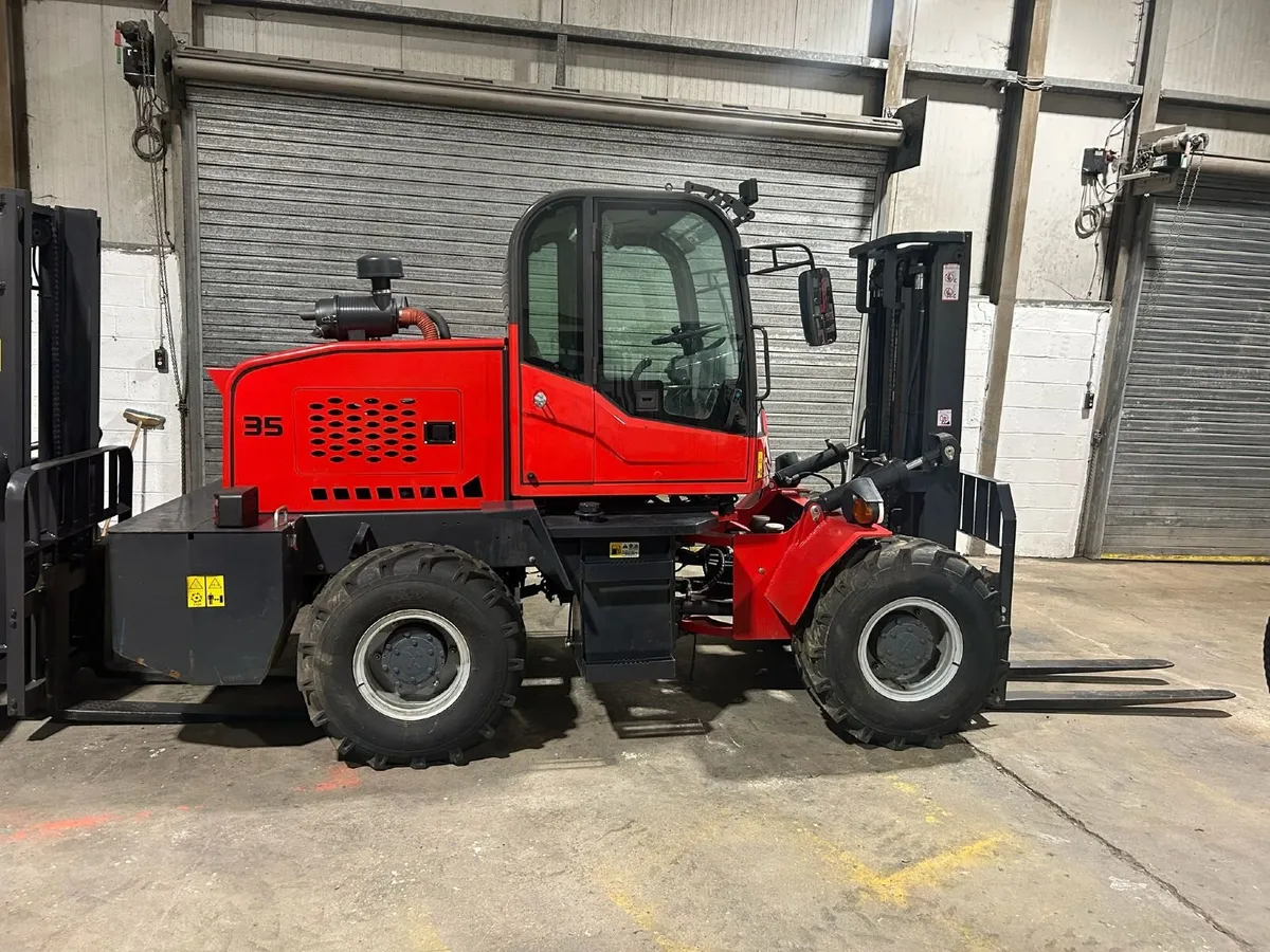 4x4 Rough terrain Forklift - Image 3
