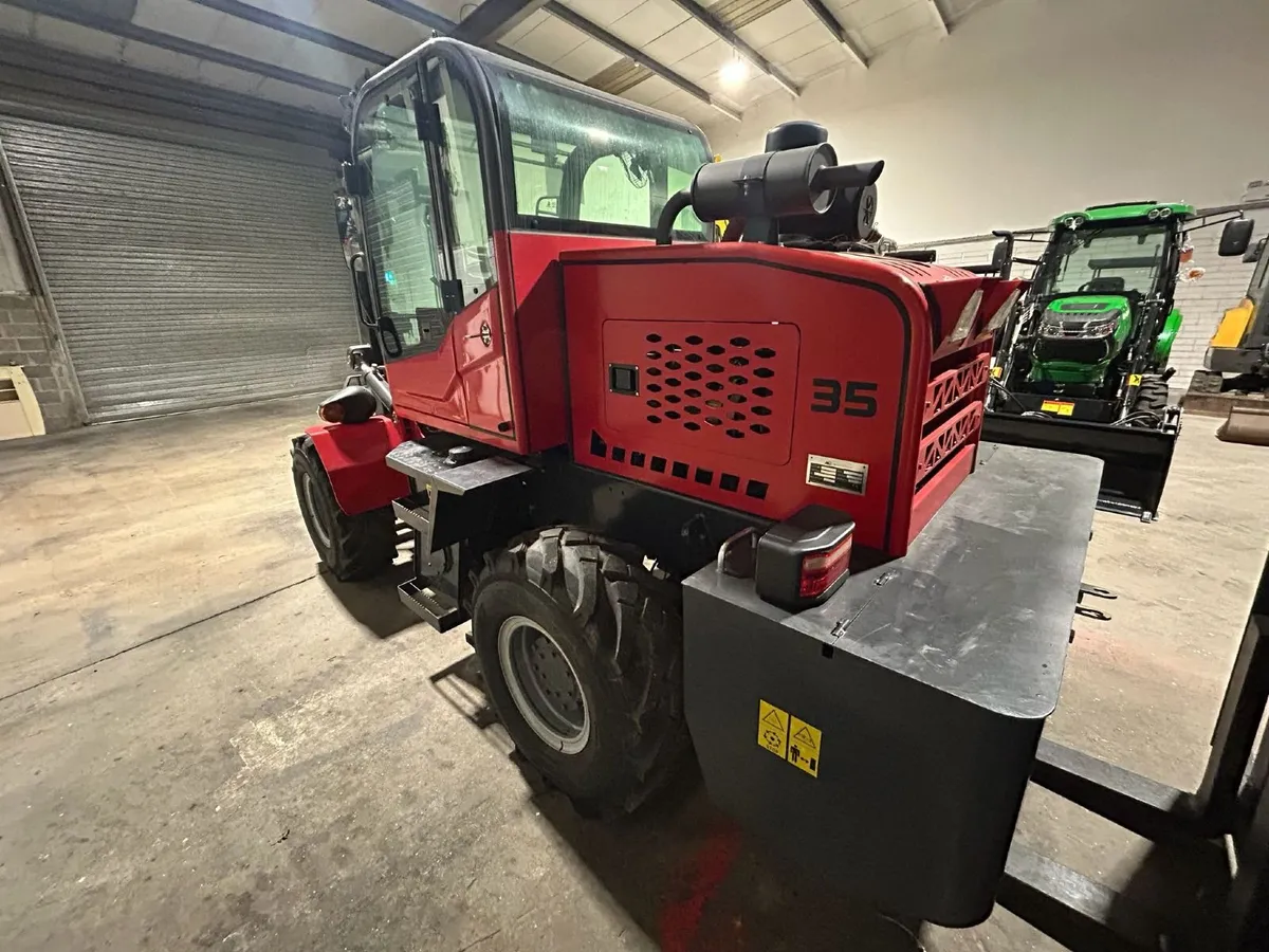 4x4 Rough terrain Forklift /Bale stacker - Image 4