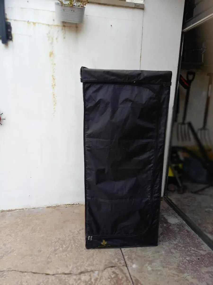 Grow tent and Heat Lamp - Image 1