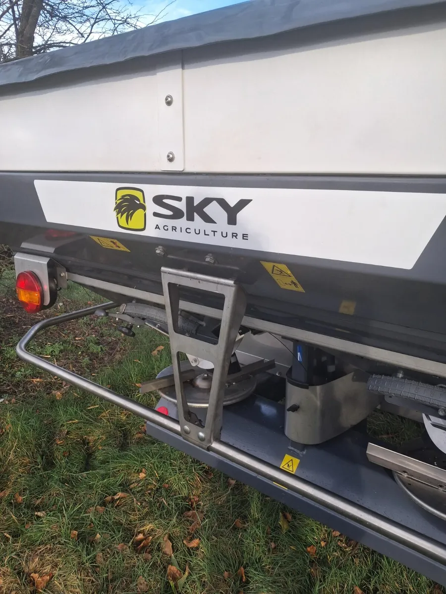 SKY FERTILISER SOWER - Image 2