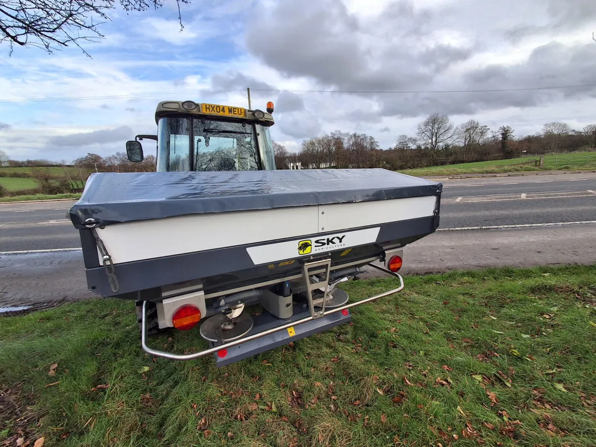 SKY FERTILISER SOWER - Image 1