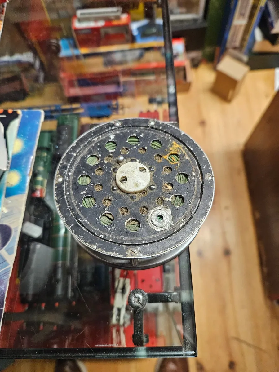 Vintage Fishing Reel - Image 2