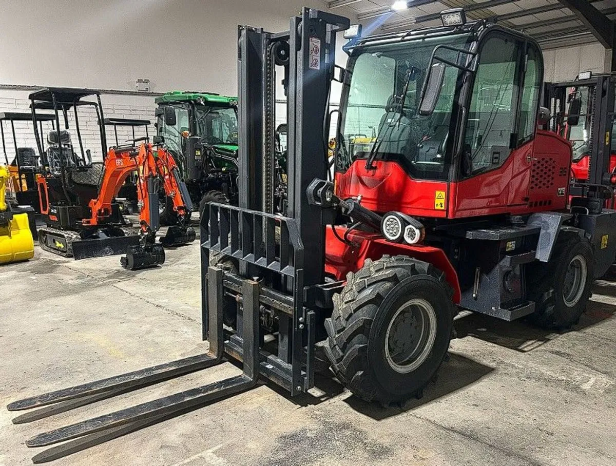 4x4 Rough terrain Forklift - Image 2