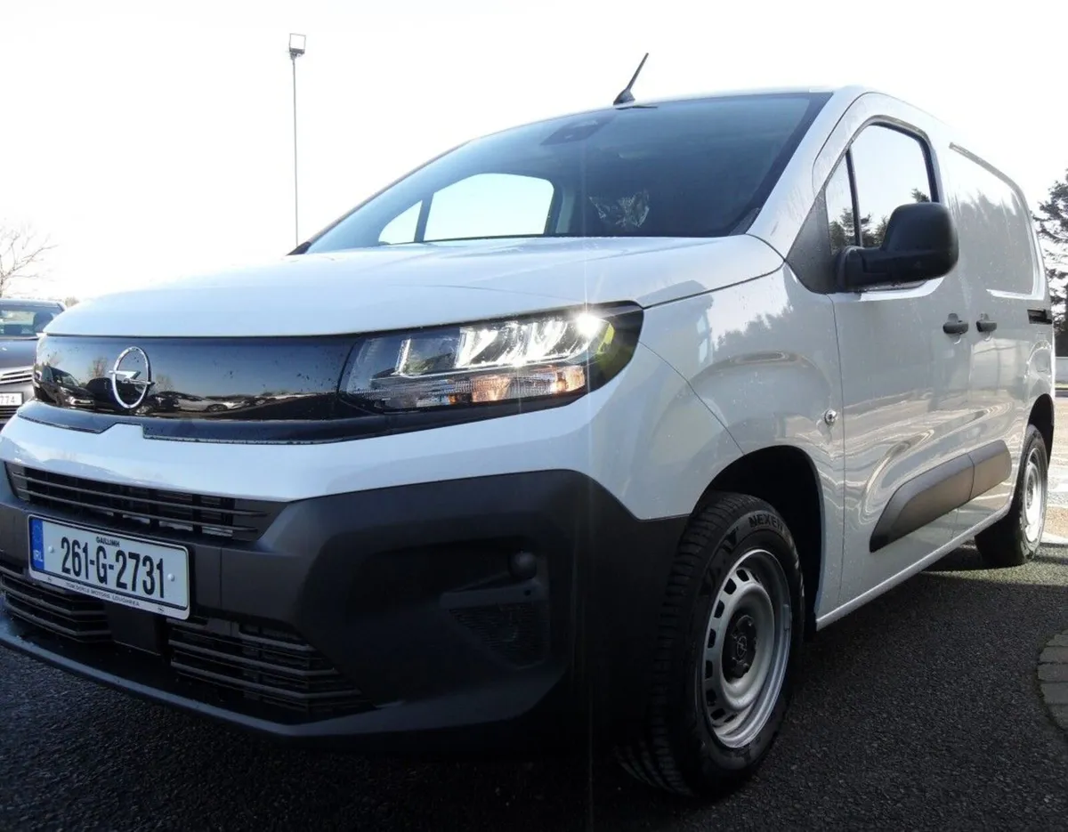 Opel Combo Edition Plus 7 Seat BEV 8 Speed AT - Image 3