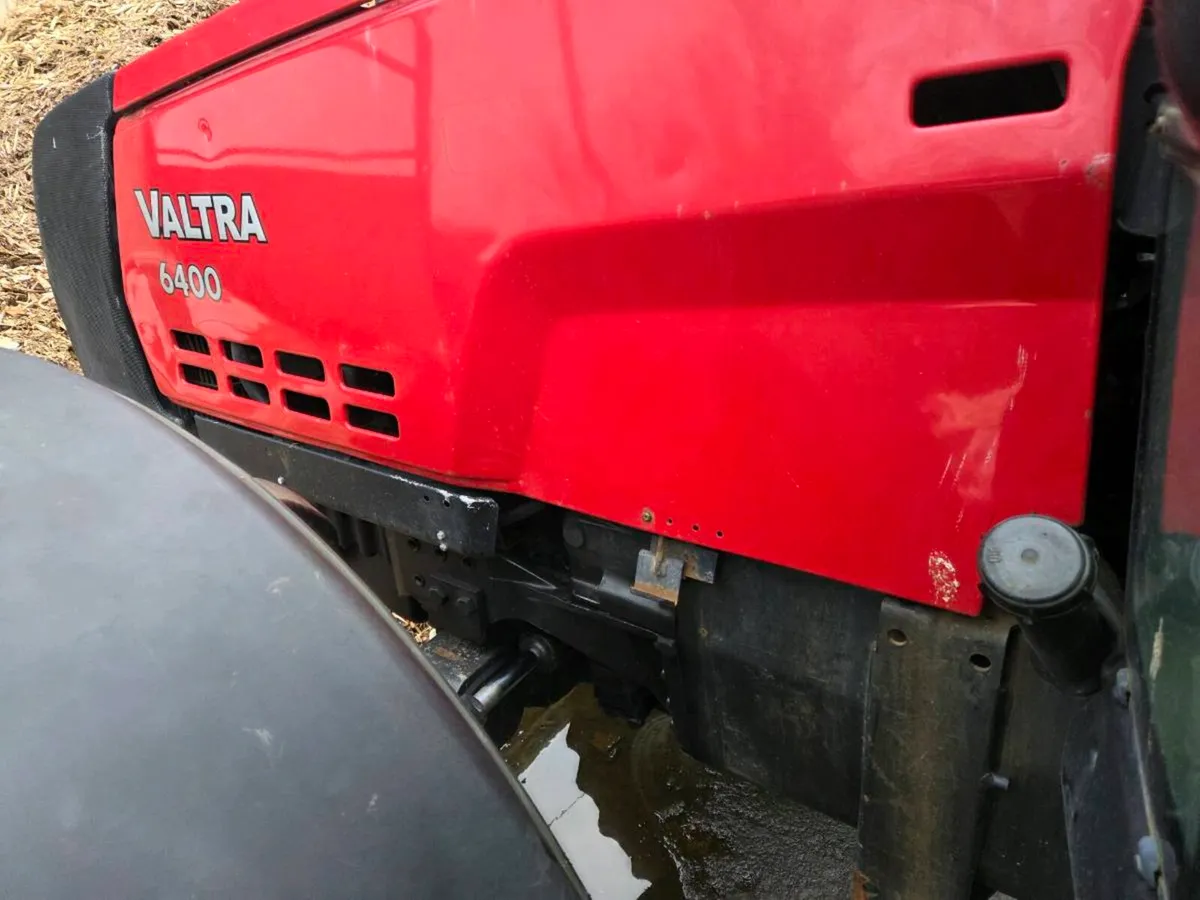 Wanted loader for Valtra 6400 with brackets - Image 2