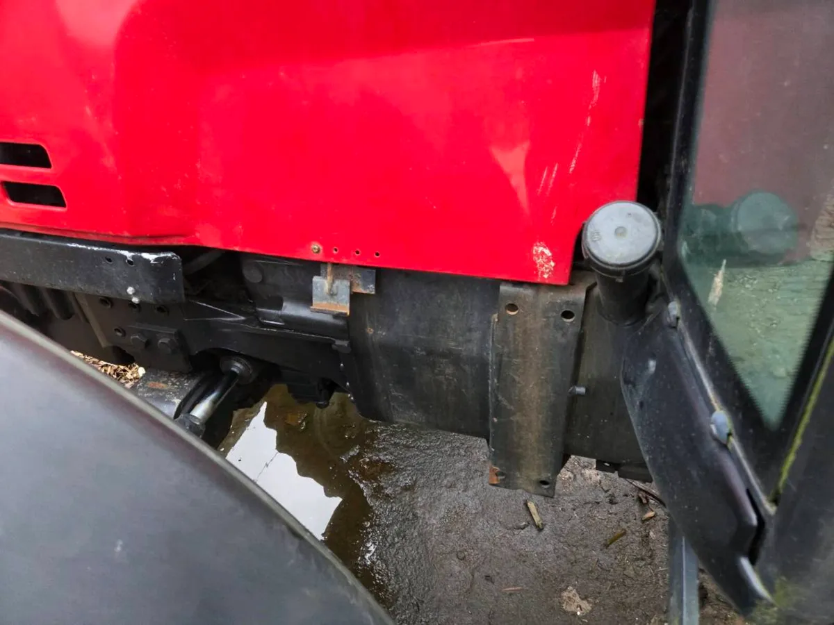 Wanted loader for Valtra 6400 with brackets - Image 3
