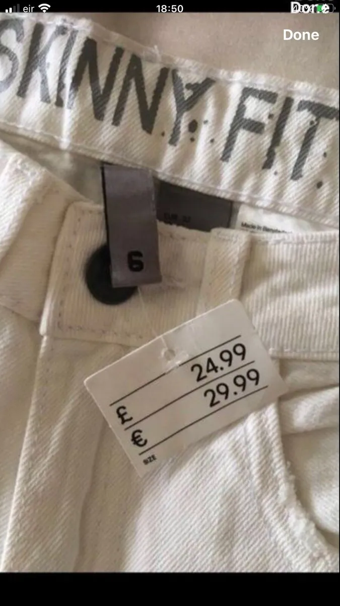 Ladies BNWT shorts size 6 €15 - Image 3