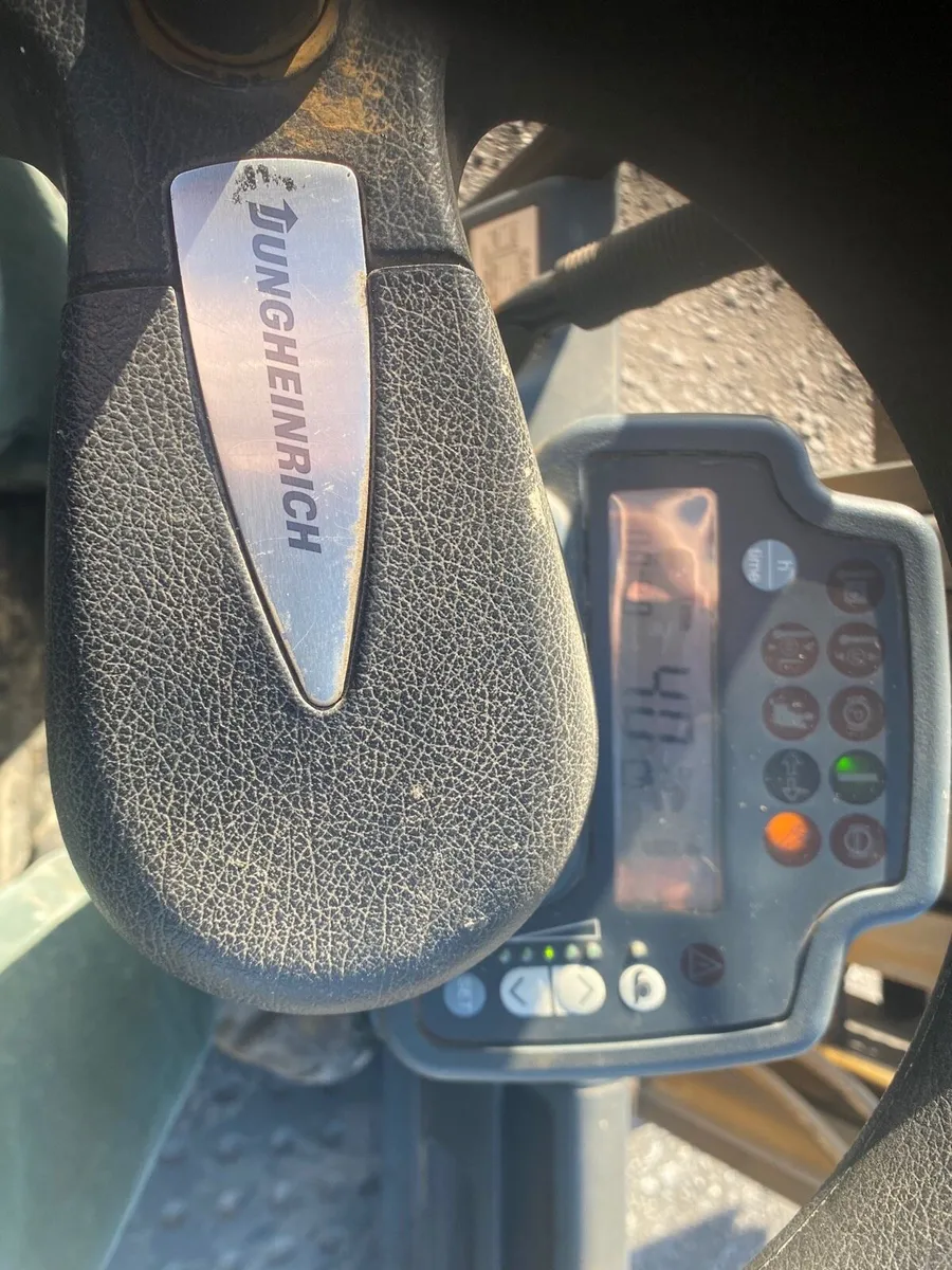 Electric forklift - Image 4